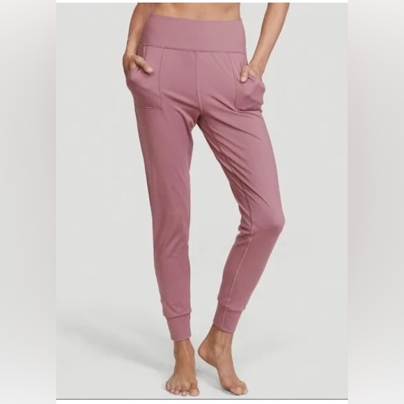 Victoria's Secret Pants - Victoria’s Secret Flow On Point Jogger Yoga Workout Pant. Purple. Size 10